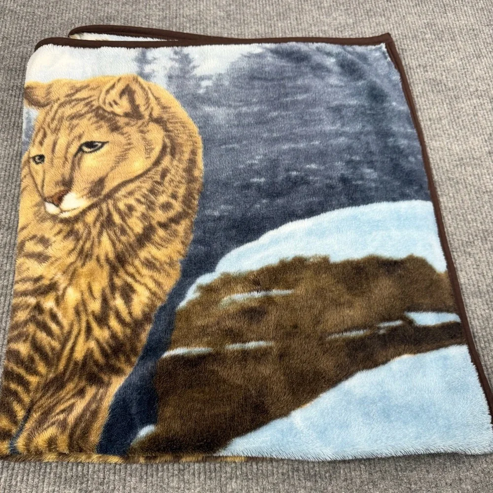 Throw Blanket Big Cat Wildlife Tiger Cougar Snow Plush Raschel Cabin Lodge Cozy